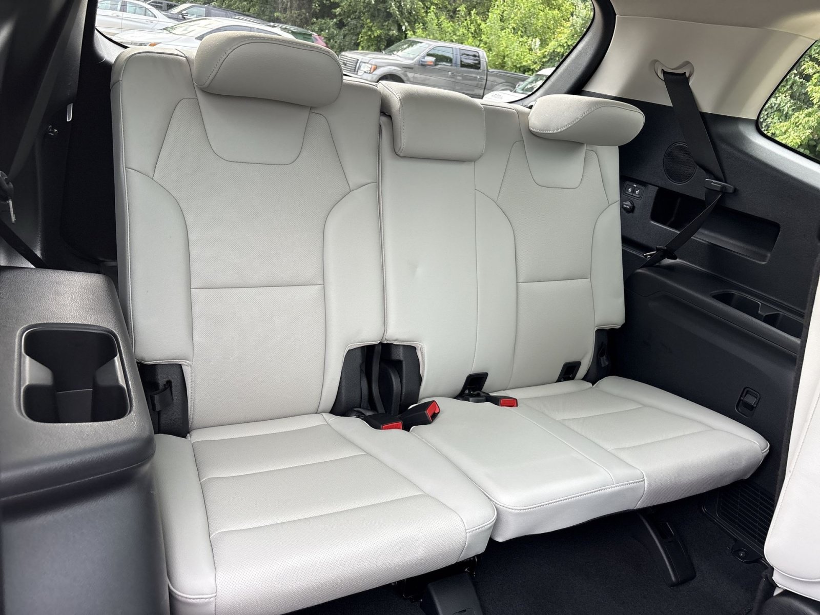 Used 2024 Kia Telluride SX w/ Towing Package FWD image 37