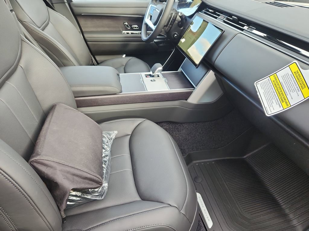 New 2026 Land Rover Range Rover SE image 3