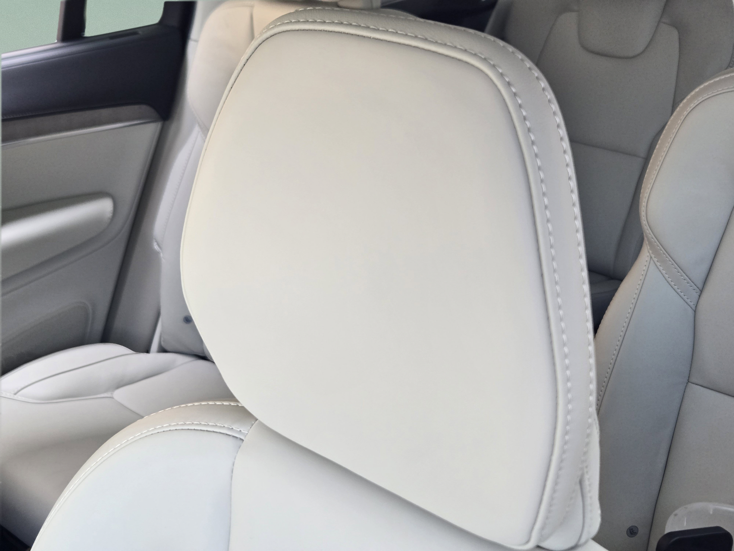 Certified 2025 Volvo XC90 B6 Ultra w/ Protection Package Premier AWD/4WD image 14