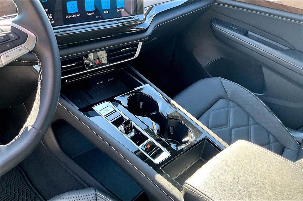 Certified 2025 Volkswagen Atlas SE w/ Black Wheel Package image 23