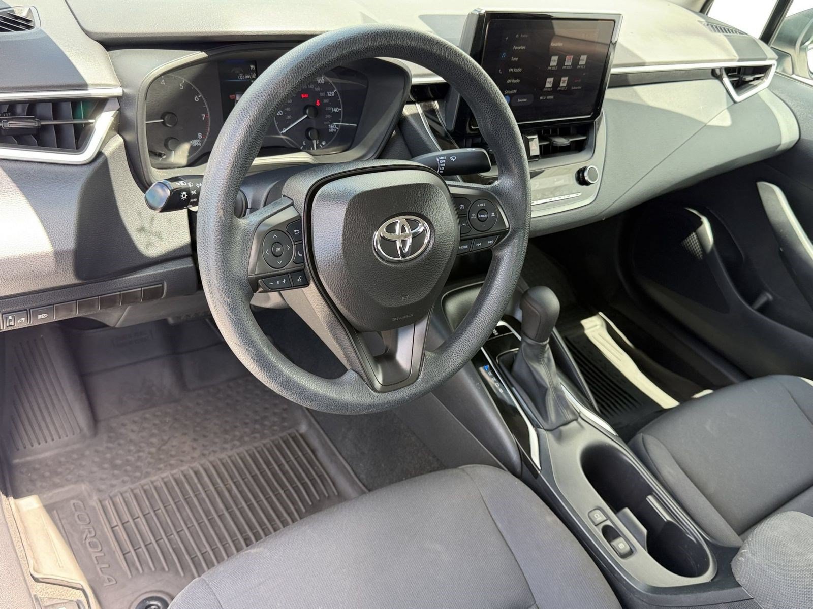 Used 2023 Toyota Corolla LE FWD image 4