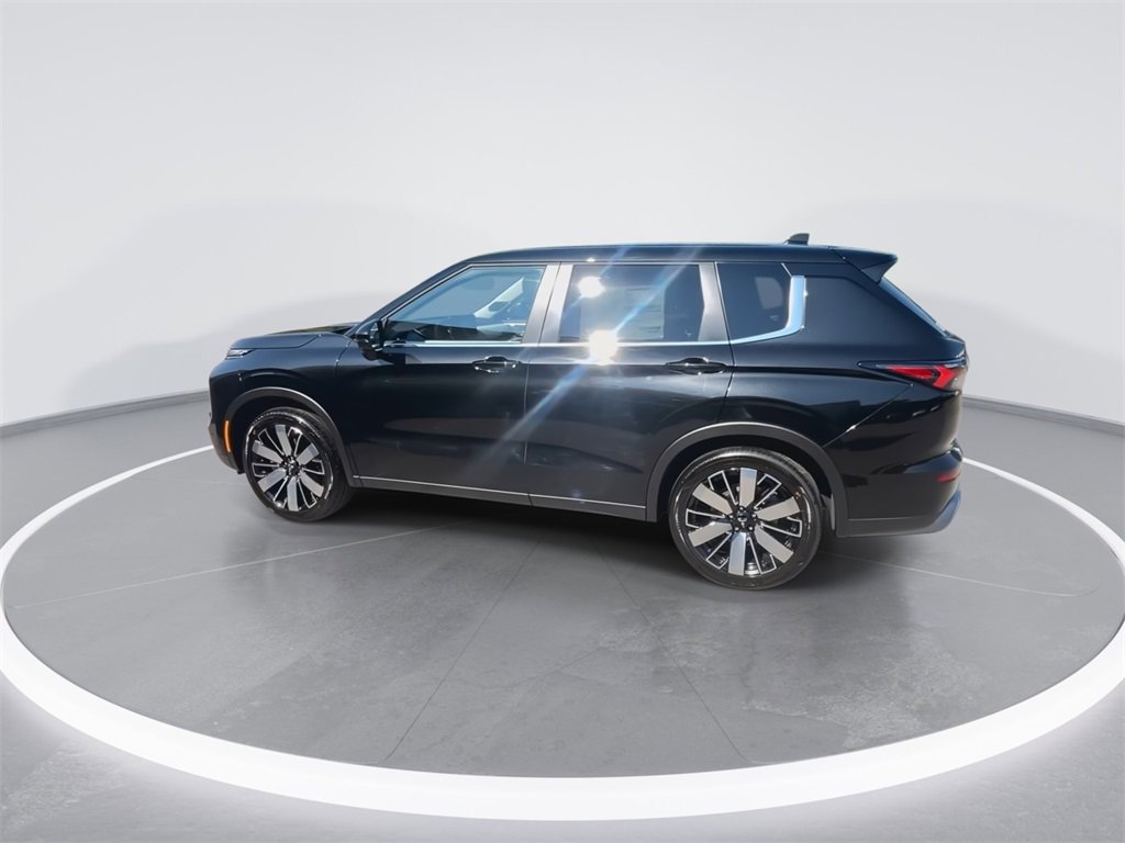 New 2025 Mitsubishi Outlander SE image 6