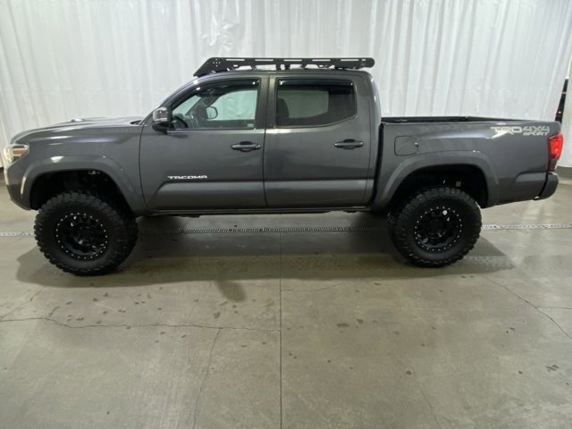 Used 2018 Toyota Tacoma TRD Sport w/ Technology Package image 7