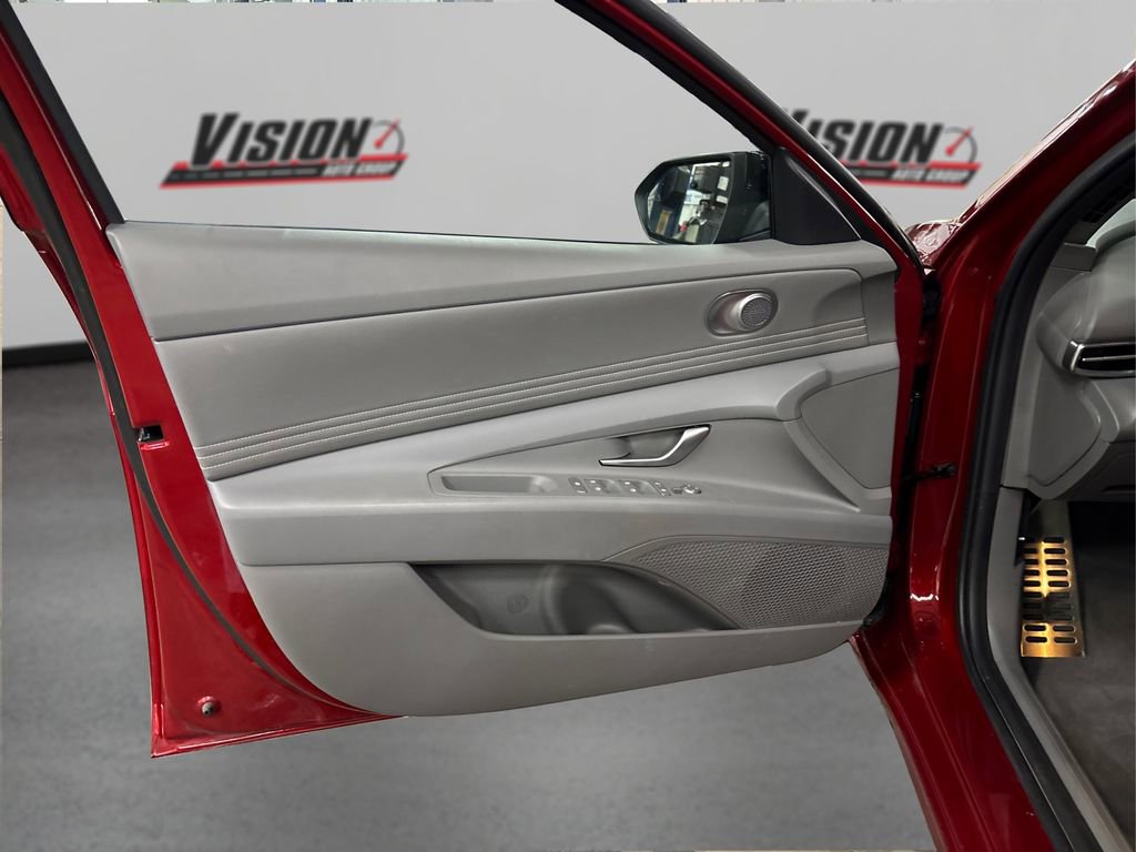 Certified 2025 Hyundai Elantra Sport image 23