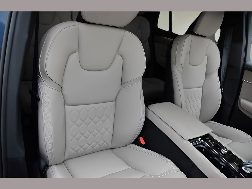 New 2026 Volvo XC90 B6 Plus w/ Protection Package Premier image 31