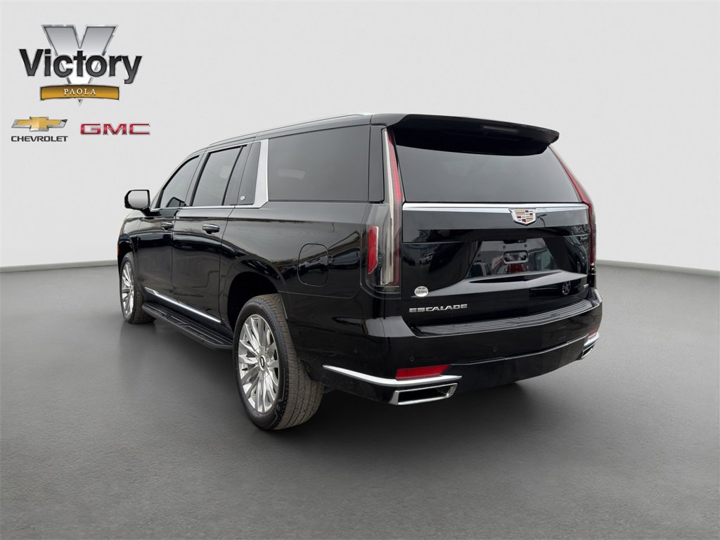 Used 2023 Cadillac Escalade ESV Premium Luxury image 4