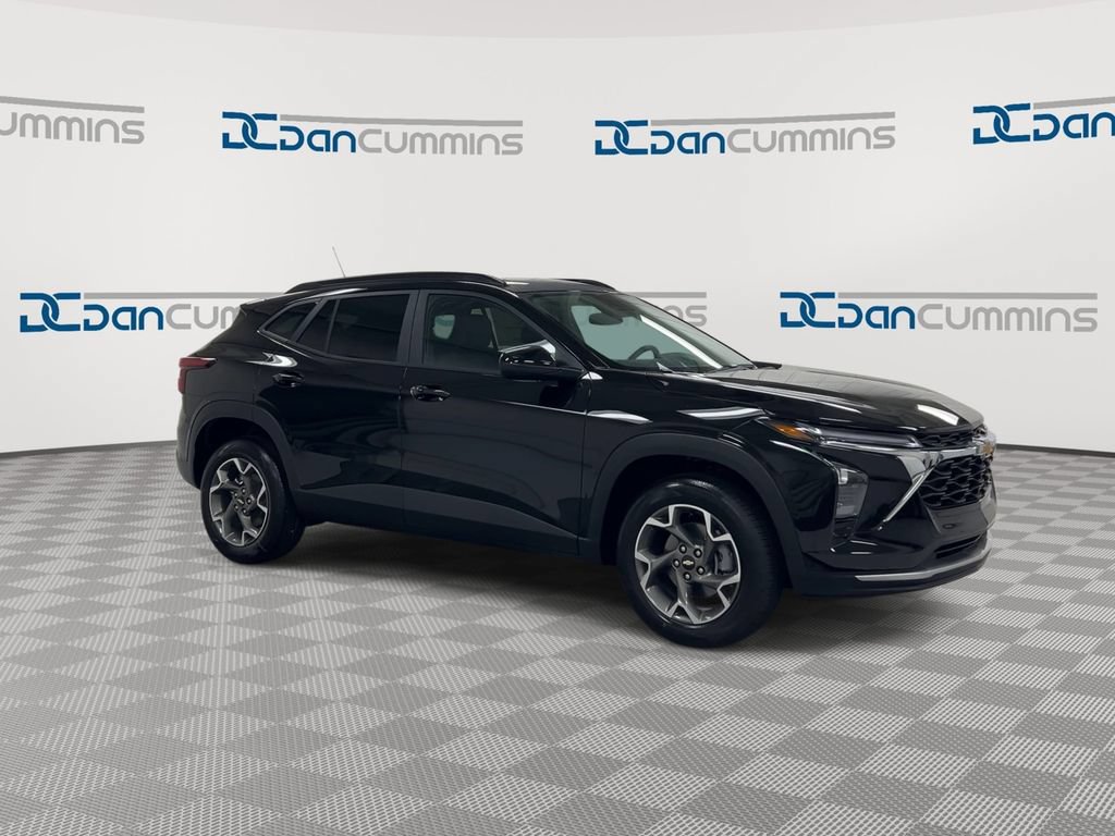 New 2026 Chevrolet Trax LT w/ LT Convenience Package FWD image 2