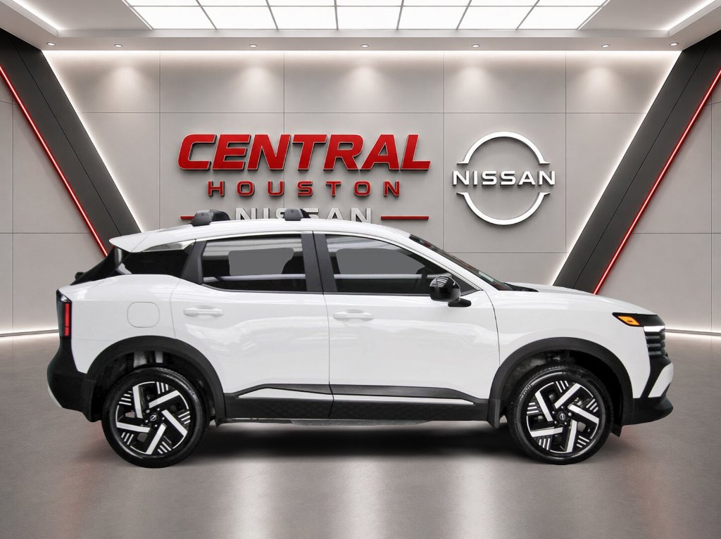 Used 2026 Nissan Kicks SV w/ SV Premium Package FWD image 5