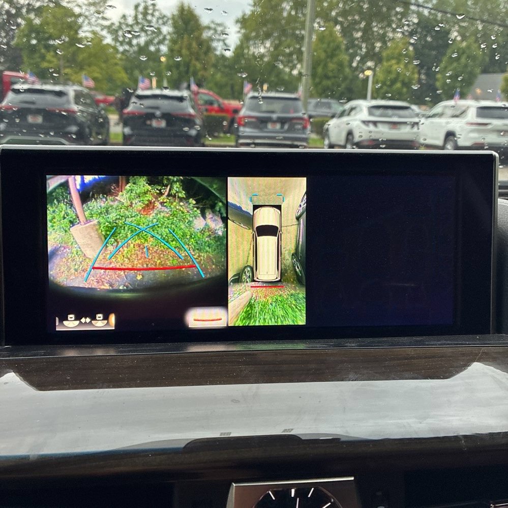 Used 2019 Lexus LX 570 4WD w/ Luxury Package image 19