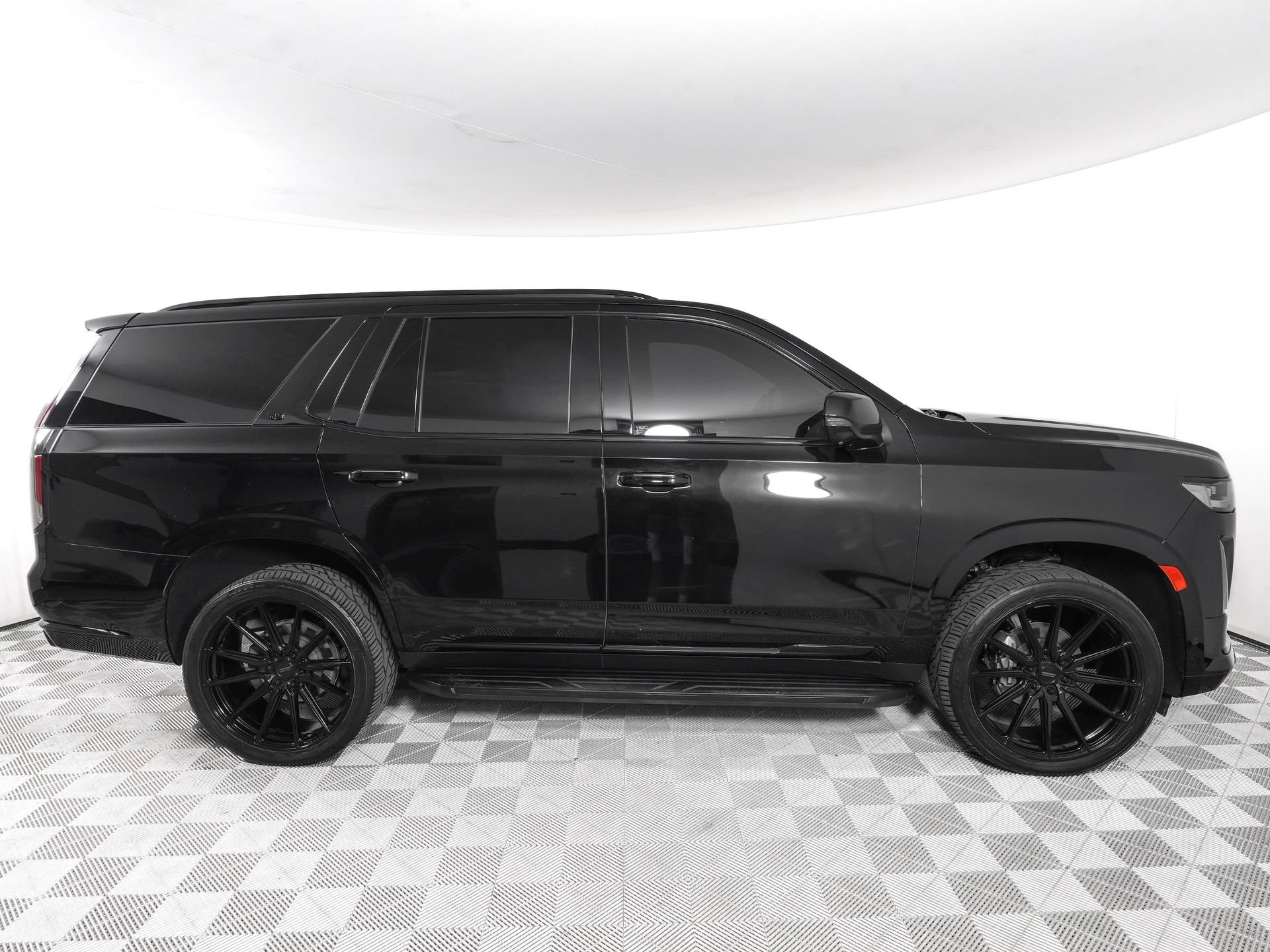 Used 2022 Cadillac Escalade Premium Luxury AWD/4WD image 3