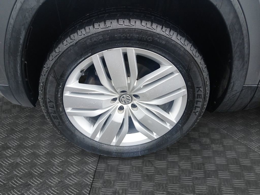 Used 2019 Volkswagen Atlas SEL FWD image 23