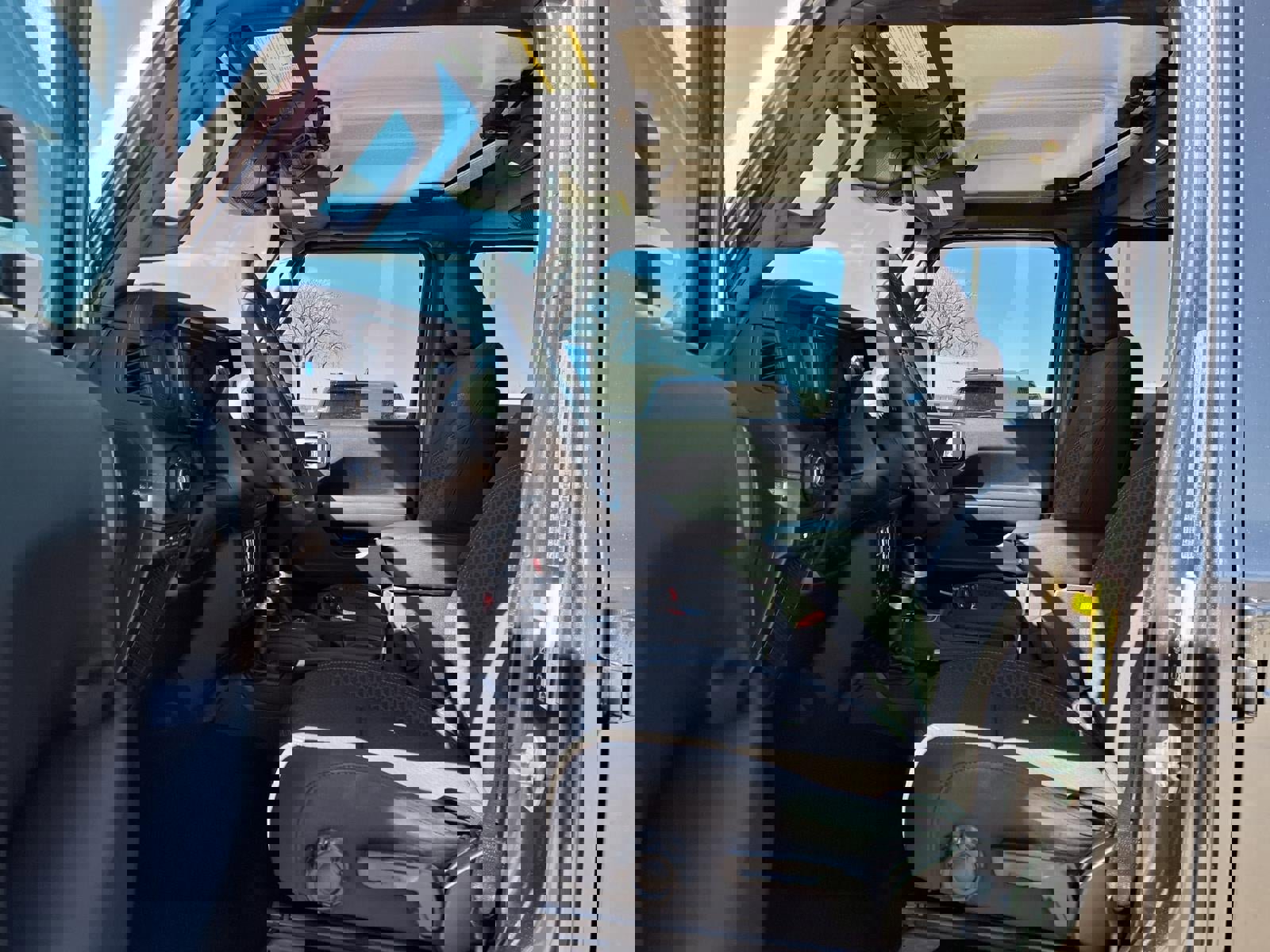 Used 2024 Jeep Wrangler Unlimited Rubicon 4xe w/ Technology Group image 17