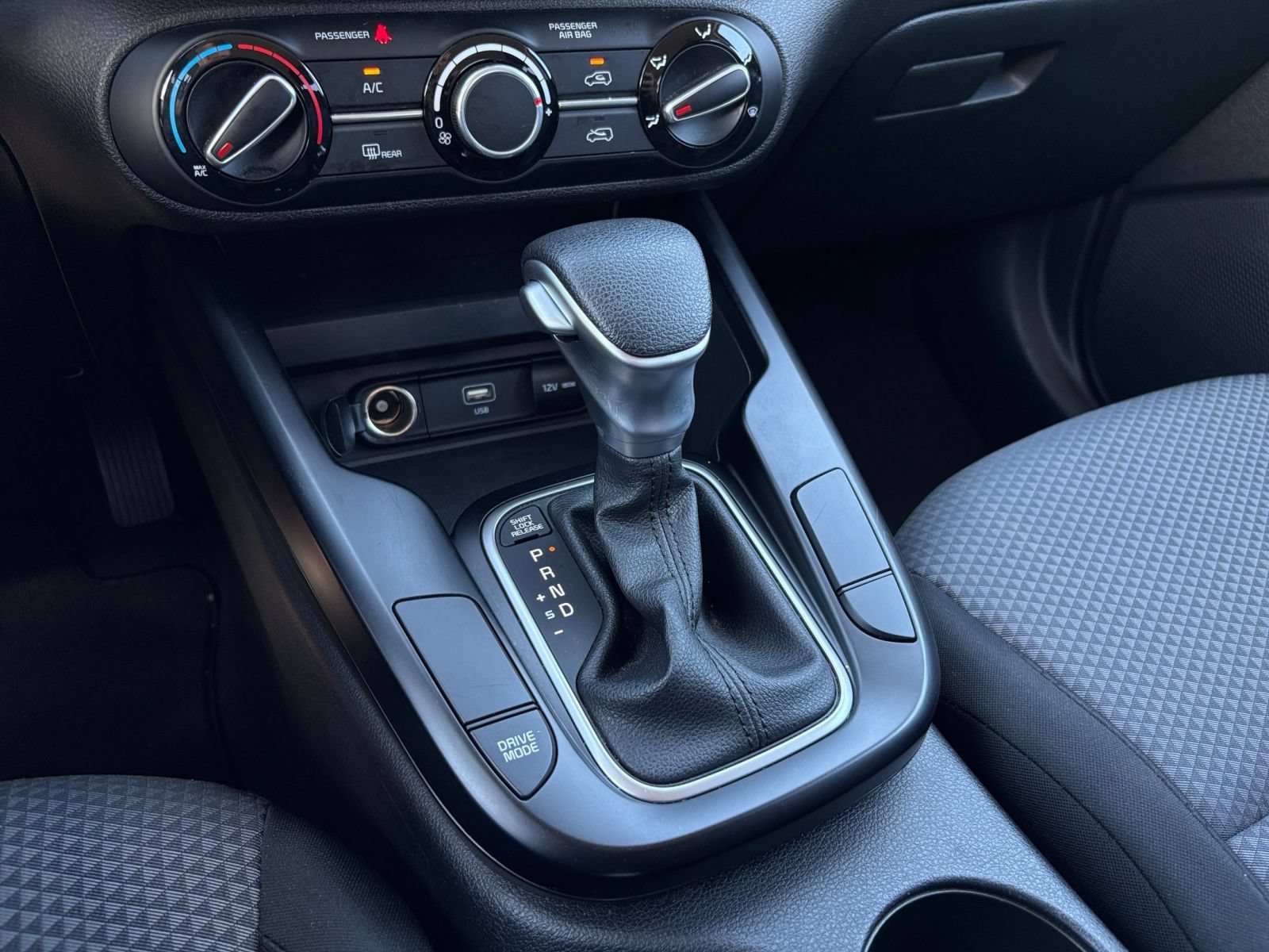 Used 2025 Kia Soul LX w/ LX Technology Package FWD image 38