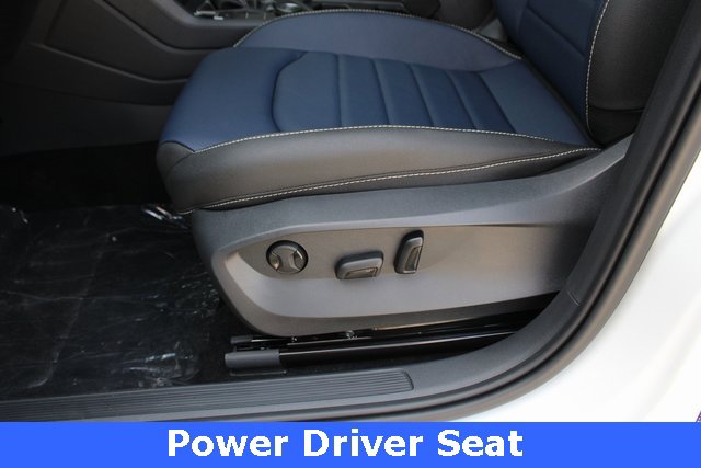 New 2025 Volkswagen Taos SEL image 5