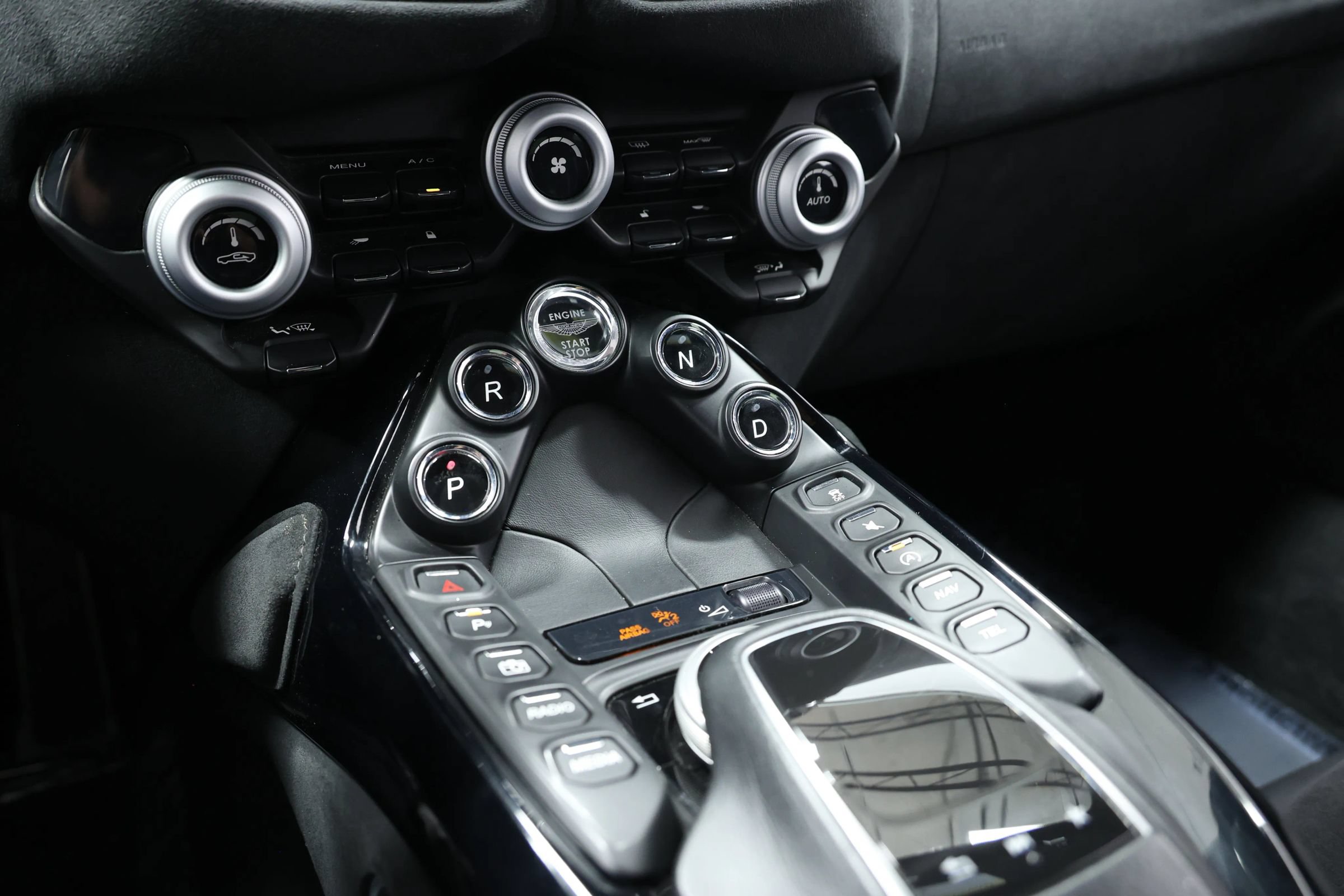 Used 2020 Aston Martin V8 Vantage Coupe RWD image 43