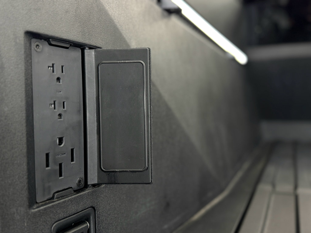 Used 2024 Tesla Cybertruck AWD Crew Cab image 42