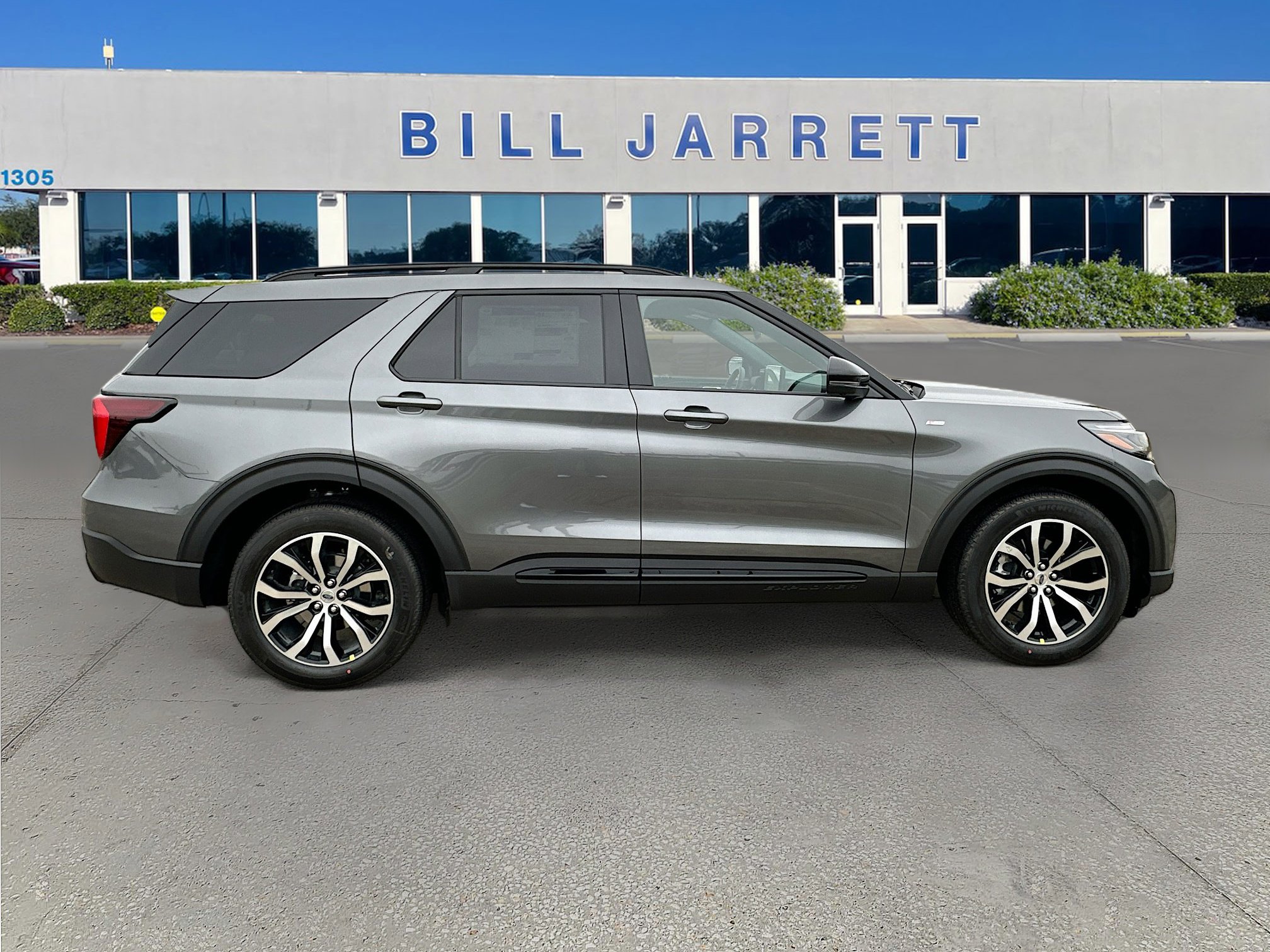 New 2026 Ford Explorer ST-Line image 3