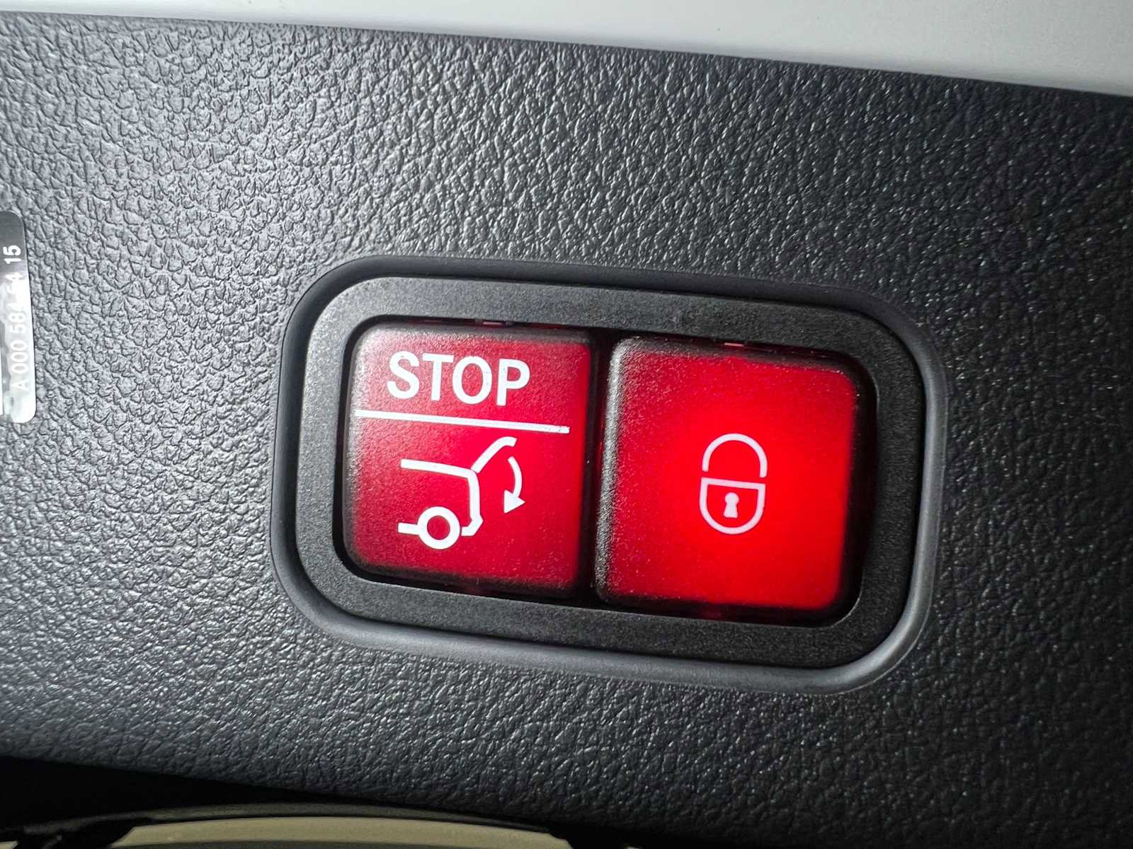 Used 2025 Mercedes-Benz GLC 300 4MATIC image 16