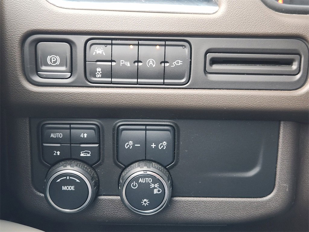 Used 2022 Chevrolet Suburban LT image 21