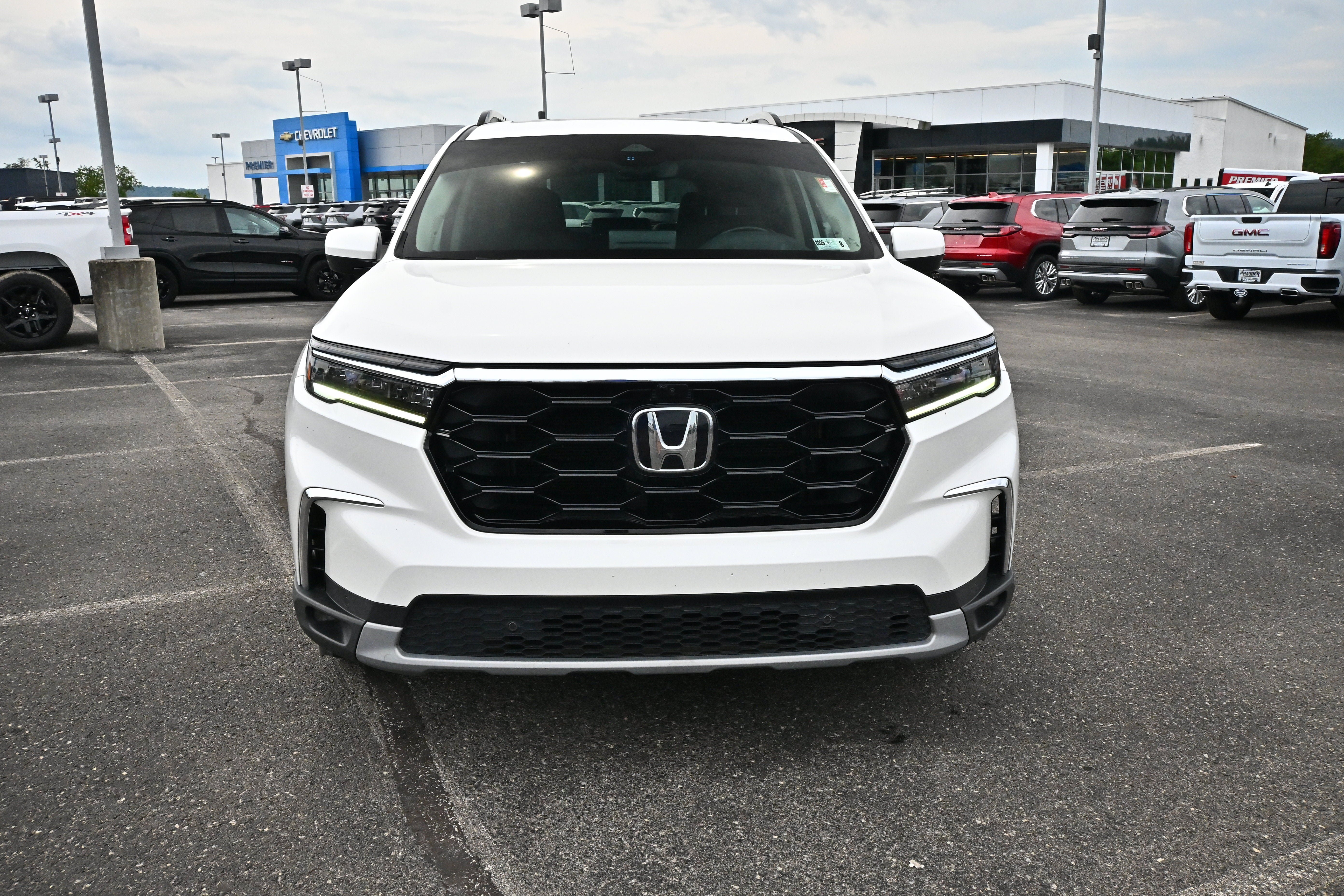 Used 2025 Honda Pilot Elite image 3