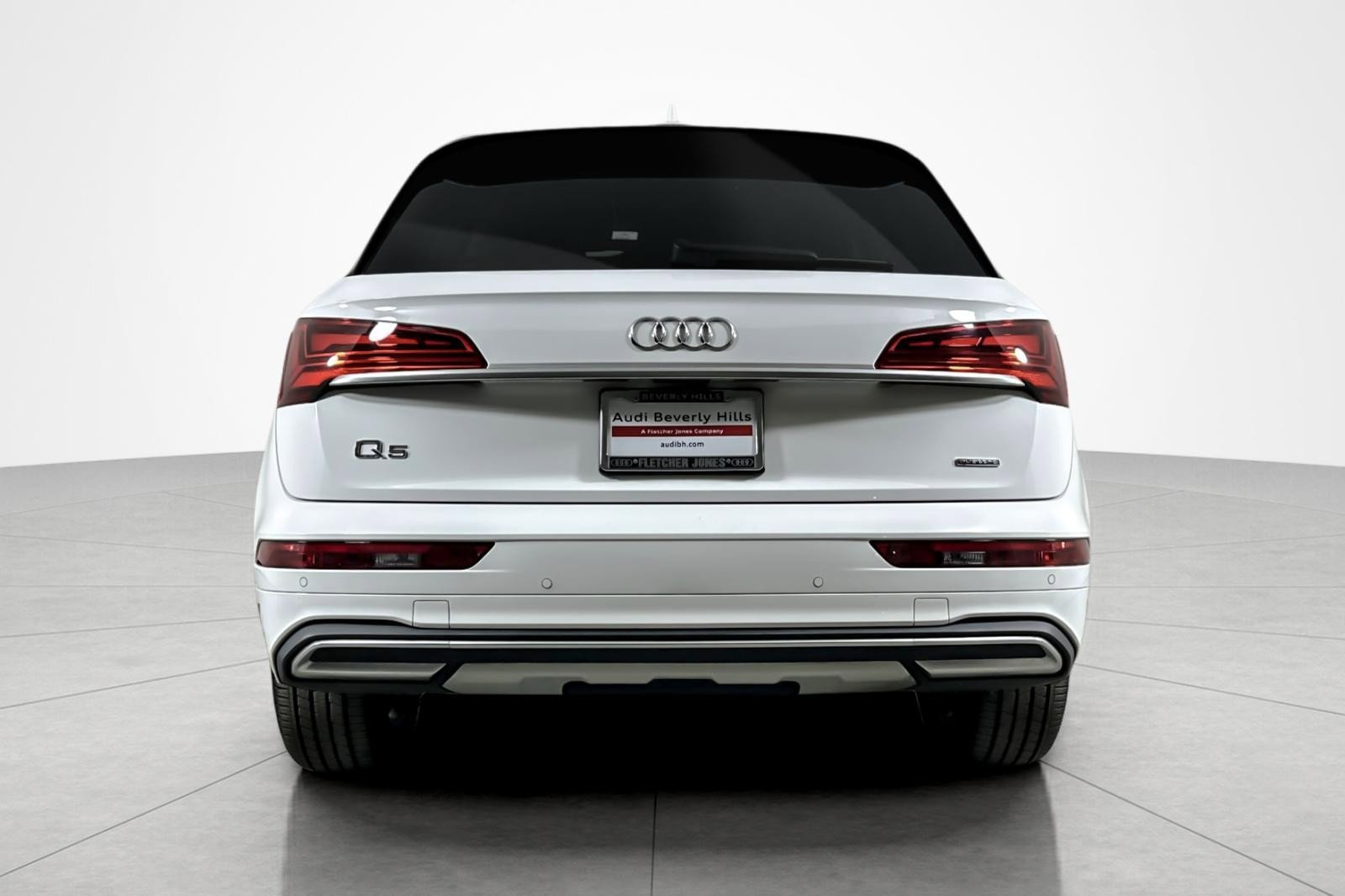 Used 2023 Audi Q5 2.0T Premium w/ Convenience Package image 4