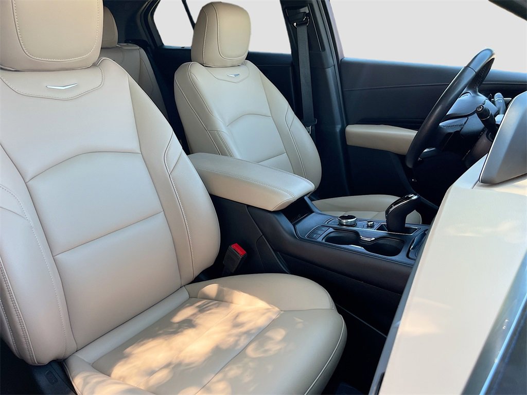 Used 2024 Cadillac XT4 Luxury w/ Cold Weather Package image 29