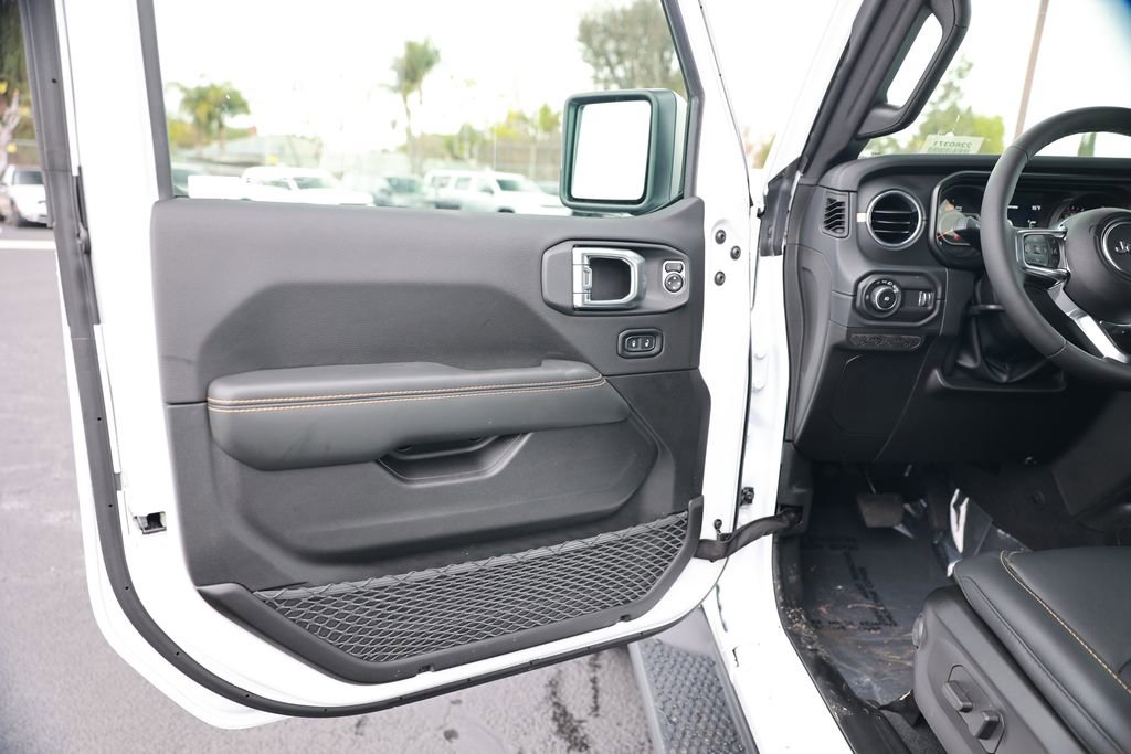 New 2026 Jeep Wrangler Unlimited Sahara AWD/4WD image 13