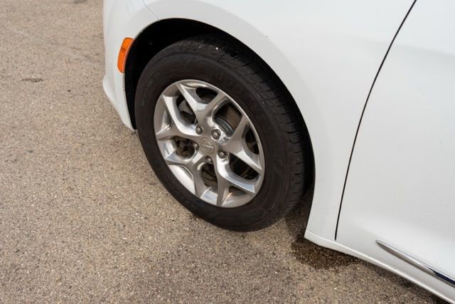 Used 2018 Chrysler Pacifica Limited FWD image 12