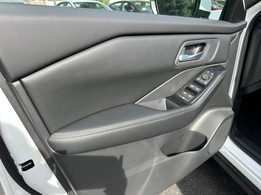 New 2026 Nissan Rogue SV image 10