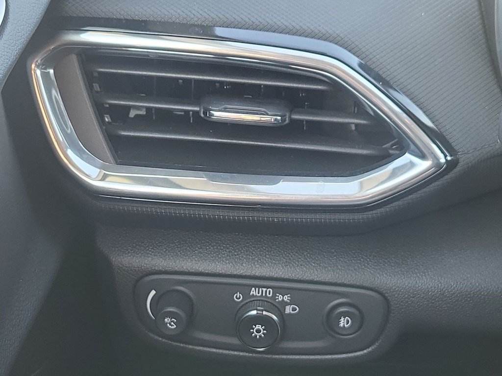 Used 2023 Chevrolet TrailBlazer LT AWD/4WD image 23