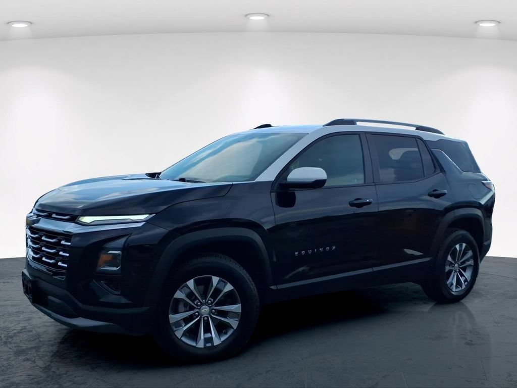 Used 2025 Chevrolet Equinox LT w/ Convenience Package II AWD/4WD image 2