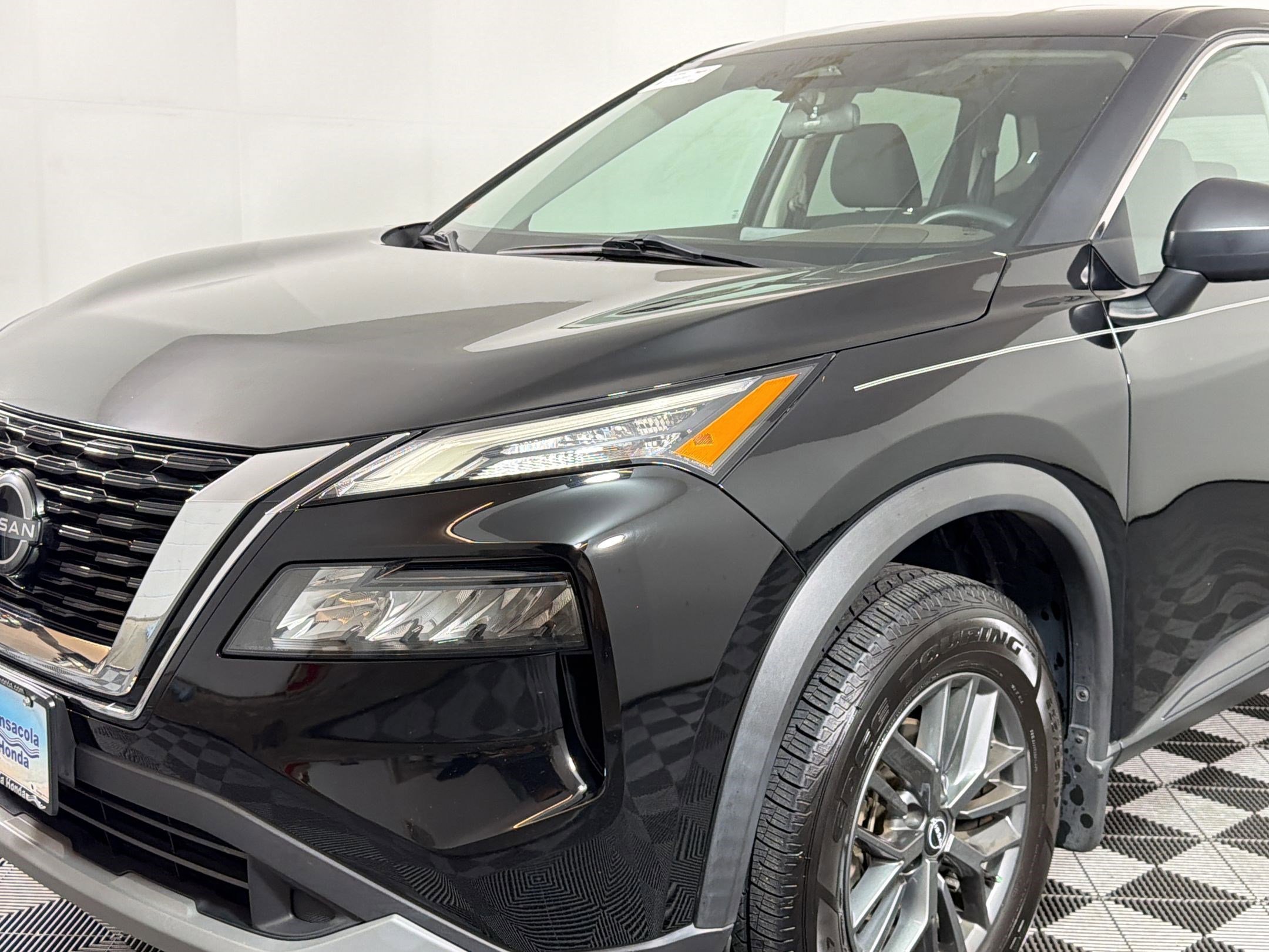 Used 2023 Nissan Rogue S AWD/4WD image 16