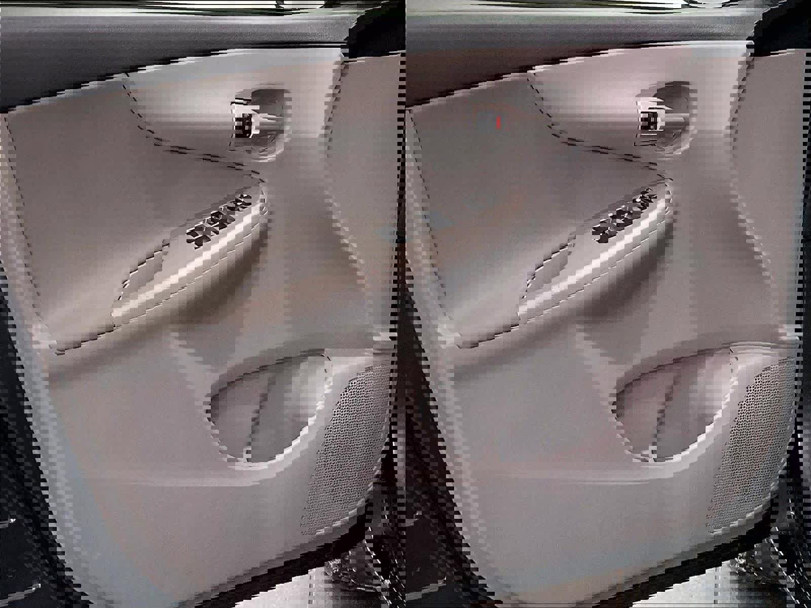 Used 2013 Toyota Corolla LE image 9