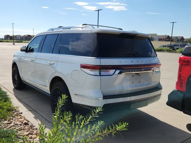 Certified 2023 Lincoln Navigator Reserve w/ Monochromatic Package AWD/4WD image 3