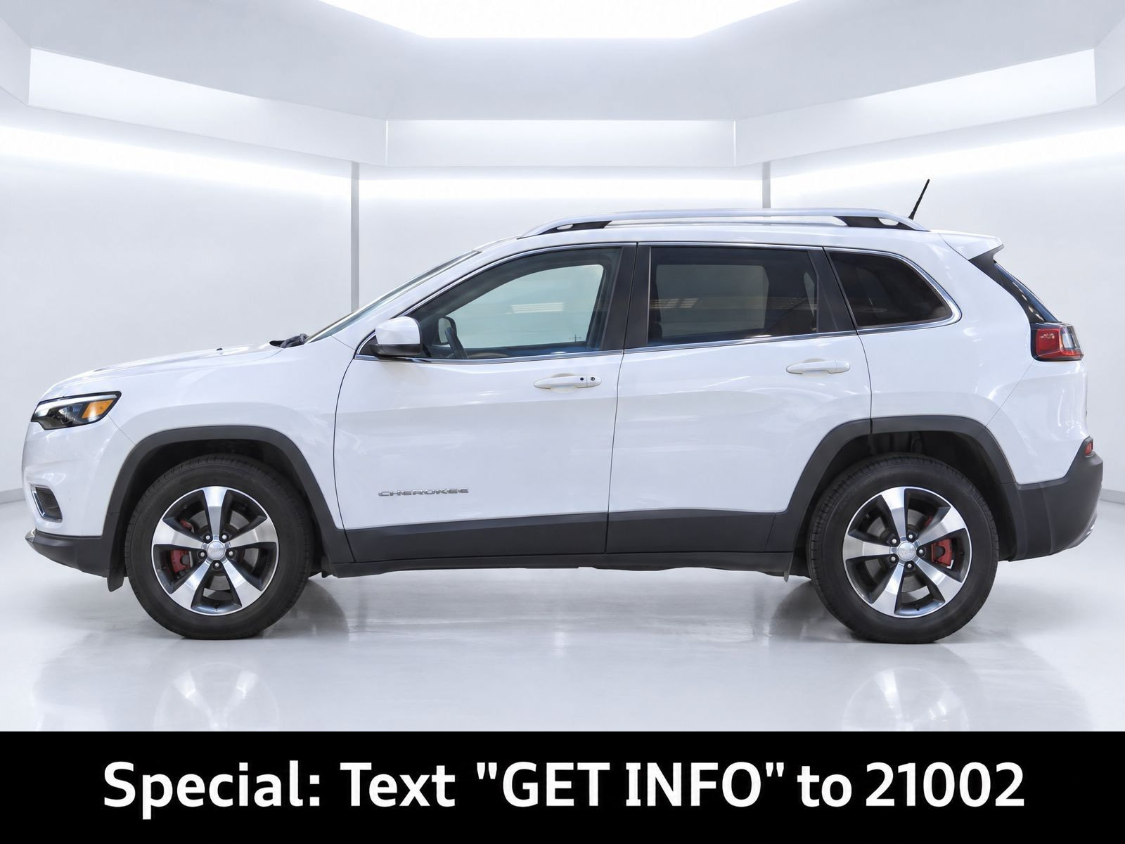 Used 2019 Jeep Cherokee Limited AWD/4WD image 2