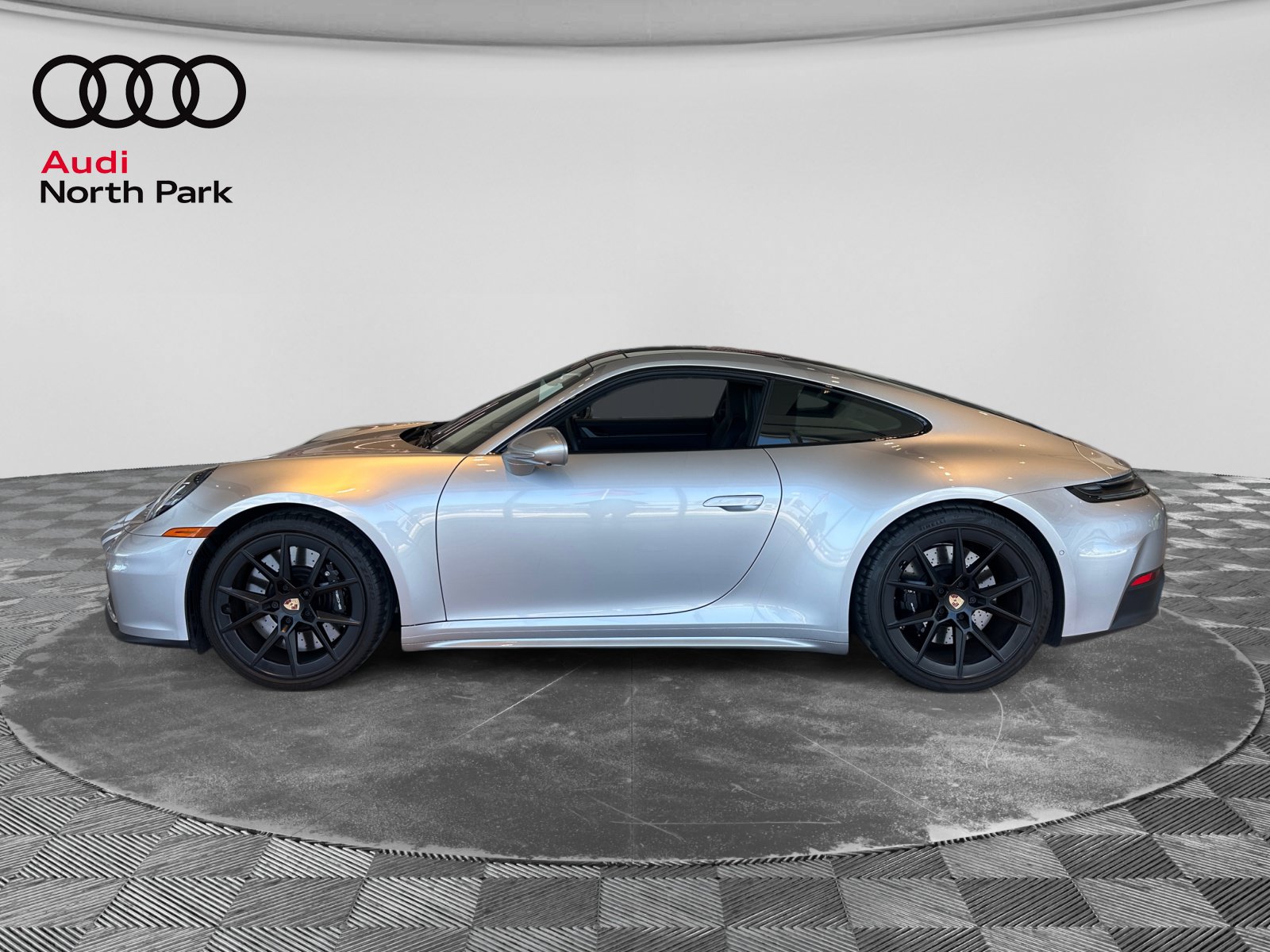 Used 2025 Porsche 911 Carrera S RWD image 2