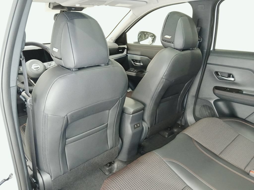 Certified 2025 Nissan Kicks SR w/ SR Premium Package AWD/4WD image 16