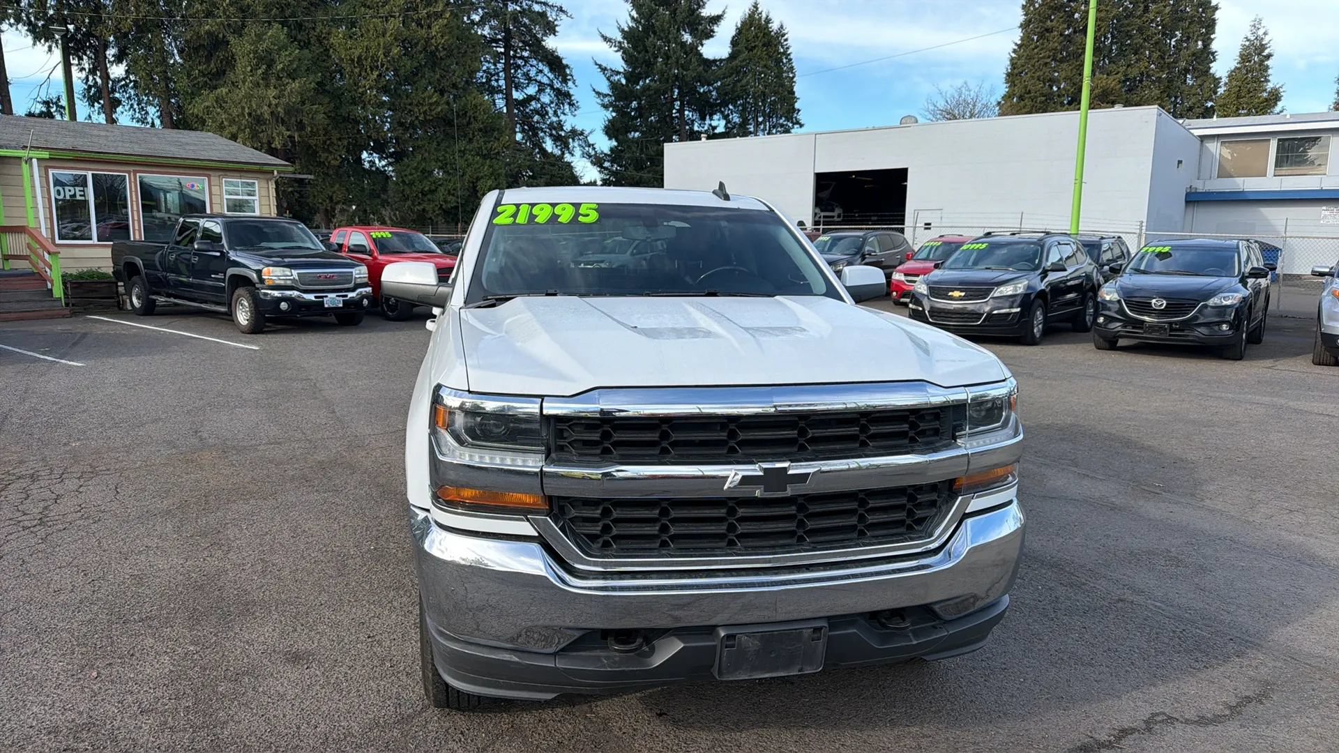 Used 2018 Chevrolet Silverado 1500 LT w/ Trailering Package AWD/4WD image 1