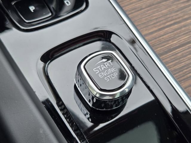 Certified 2023 Volvo XC60 B5 Plus w/ Climate Package image 23