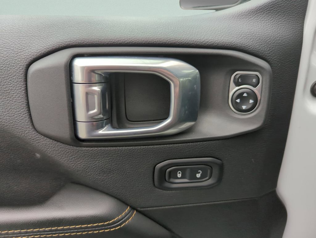 Used 2025 Jeep Wrangler Unlimited Sahara AWD/4WD image 26
