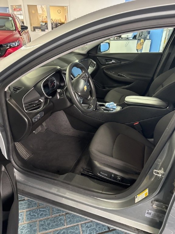 Used 2025 Chevrolet Malibu LT image 12