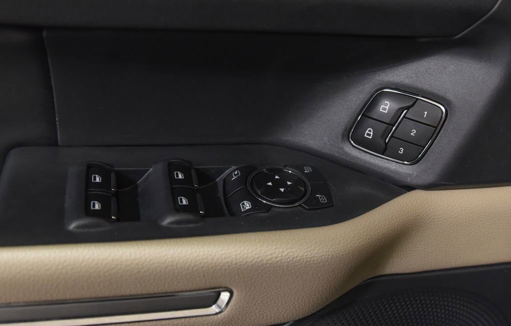 Used 2024 Ford Expedition Limited image 15