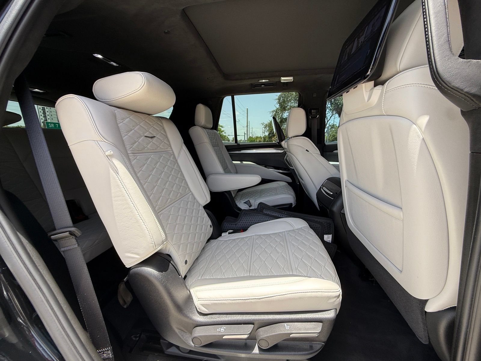 Used 2025 Cadillac Escalade V AWD/4WD image 39