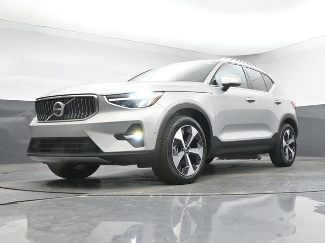 Used 2025 Volvo XC40 B5 Plus AWD/4WD image 37