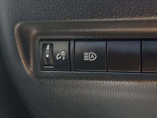Used 2021 Toyota RAV4 XLE w/ Convenience Package FWD image 33