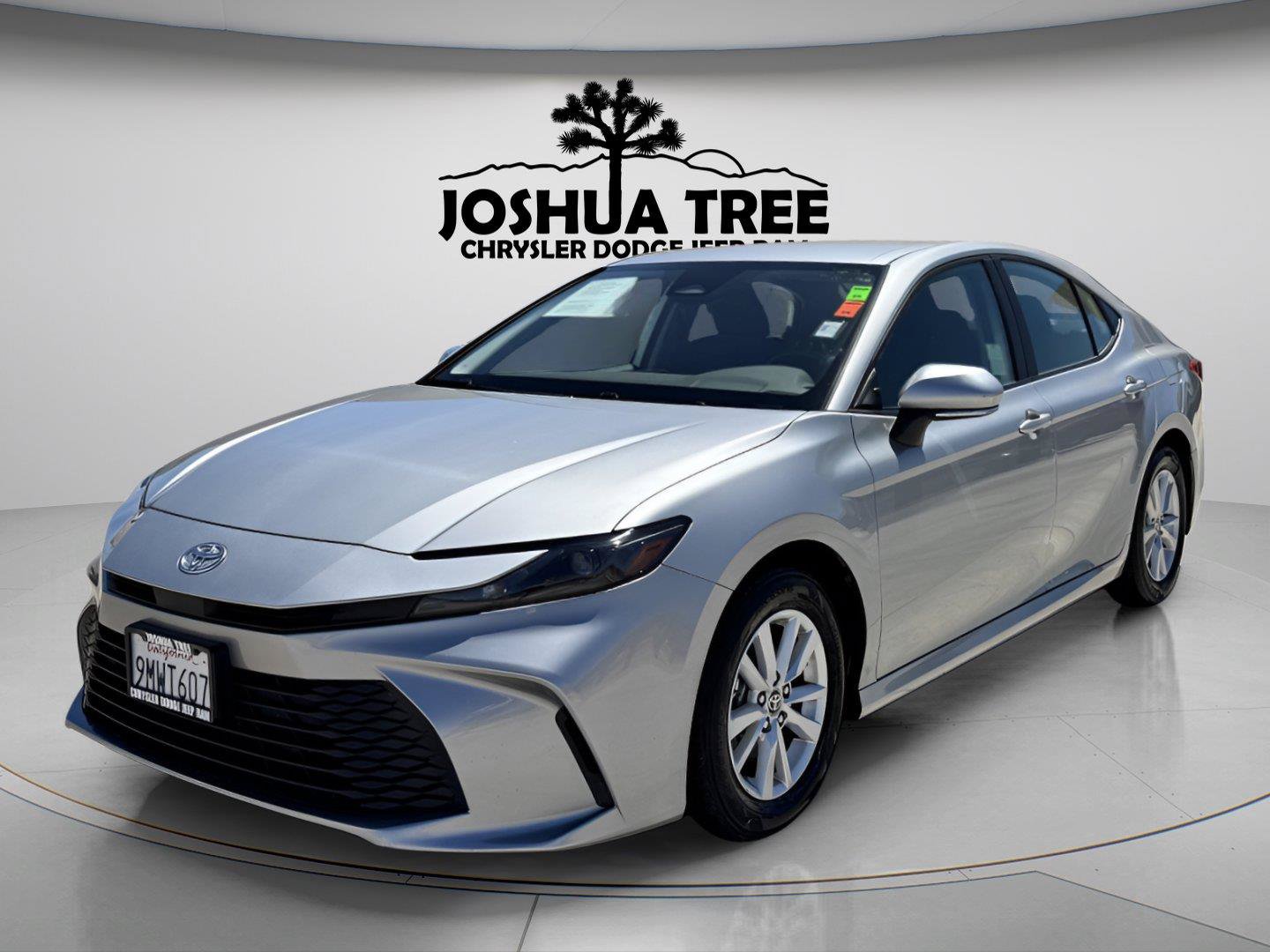 Used 2025 Toyota Camry LE FWD image 5
