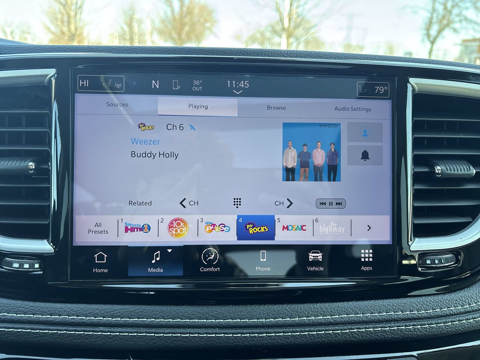 Used 2022 Chrysler Pacifica Touring-L AWD/4WD image 17
