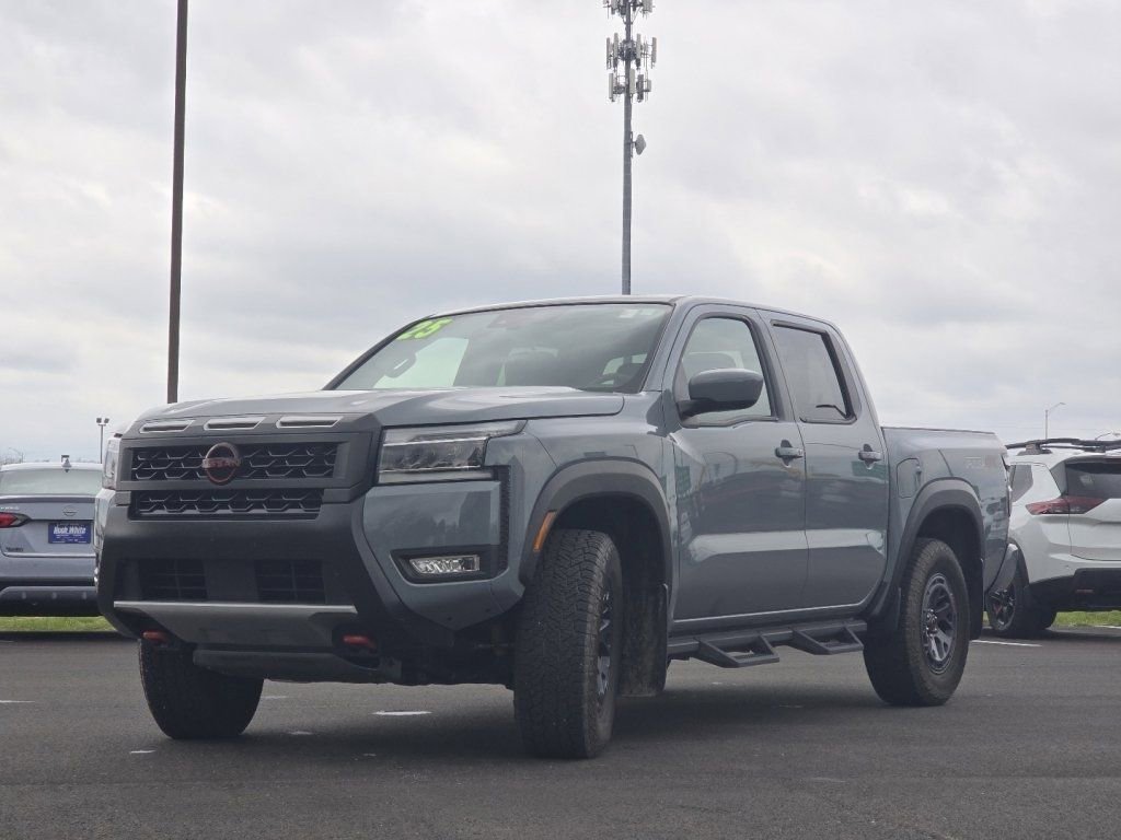 Used 2025 Nissan Frontier PRO-4X image 7