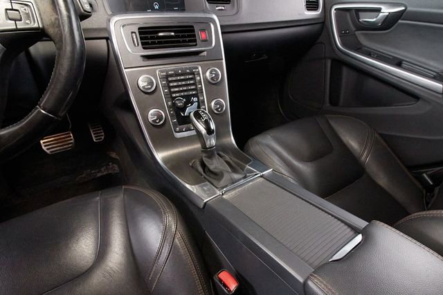 Used 2015 Volvo V60 T5 Cross Country Platinum w/ Climate Package image 10