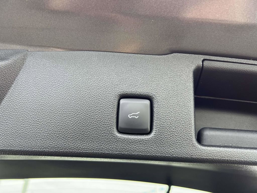 Used 2022 Ford Escape SEL w/ Technology Package image 10